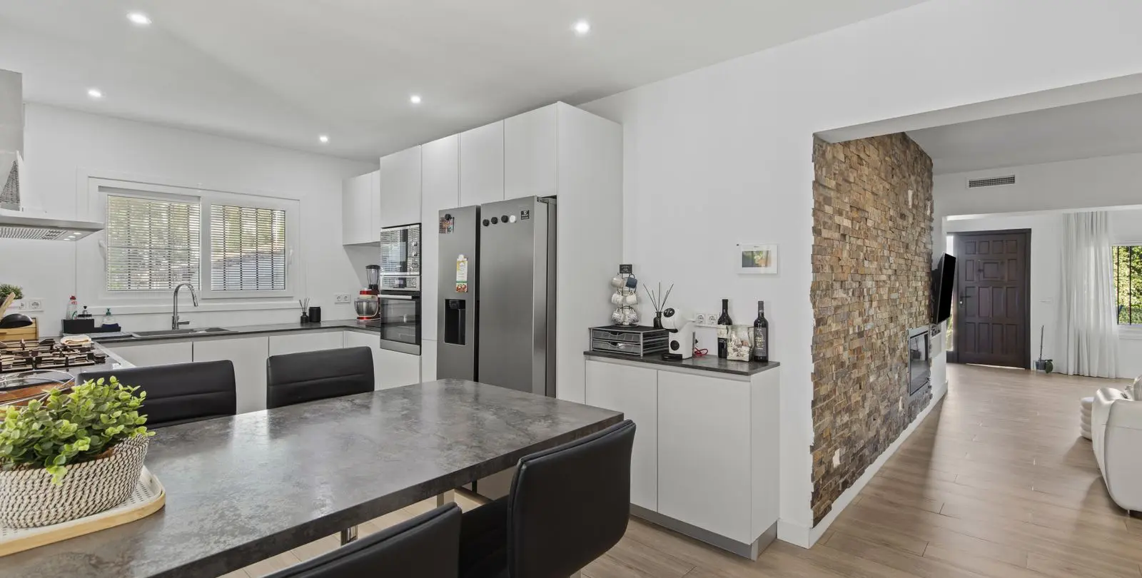 Sale of detached villa in Guadalmina Alta 10