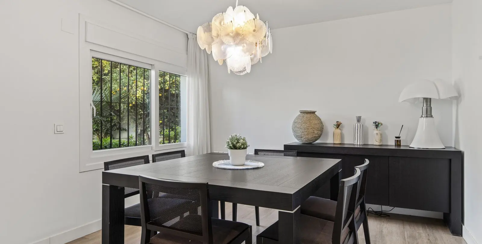 Sale of detached villa in Guadalmina Alta 12