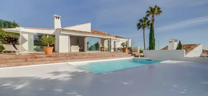 Продажа  отдельно стоящей виллы в Benalmadena 0