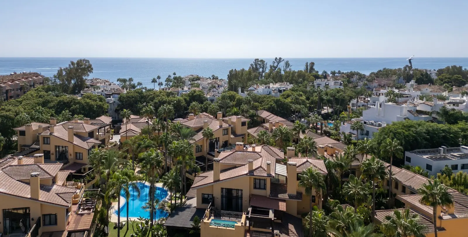 Venta de apartamento en planta baja en Puerto Banús 1