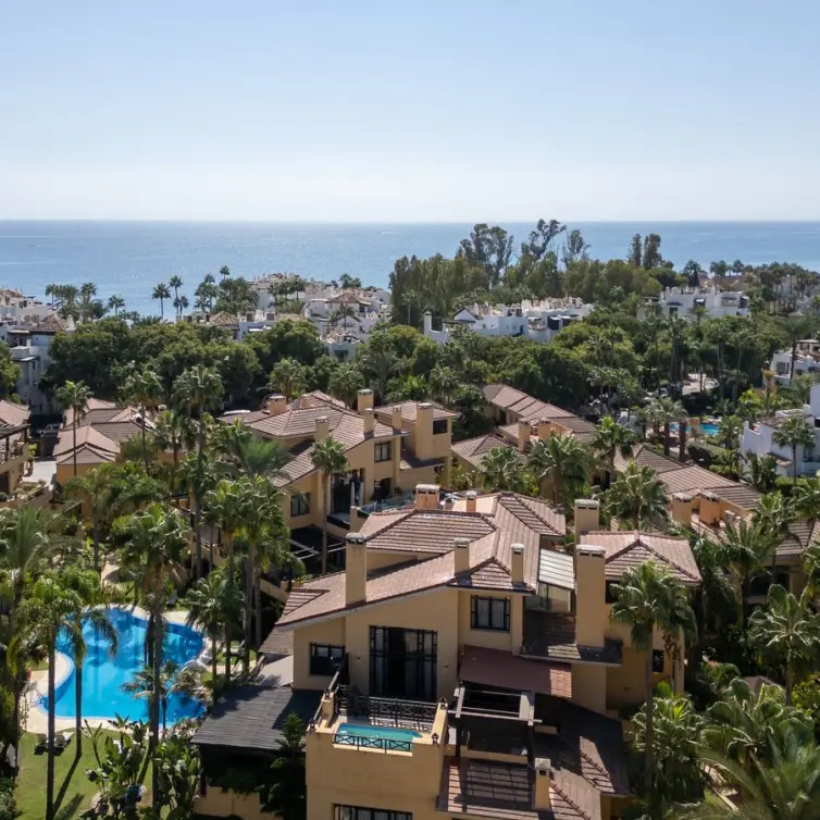 Sale of ground floor apartment in Puerto Banús