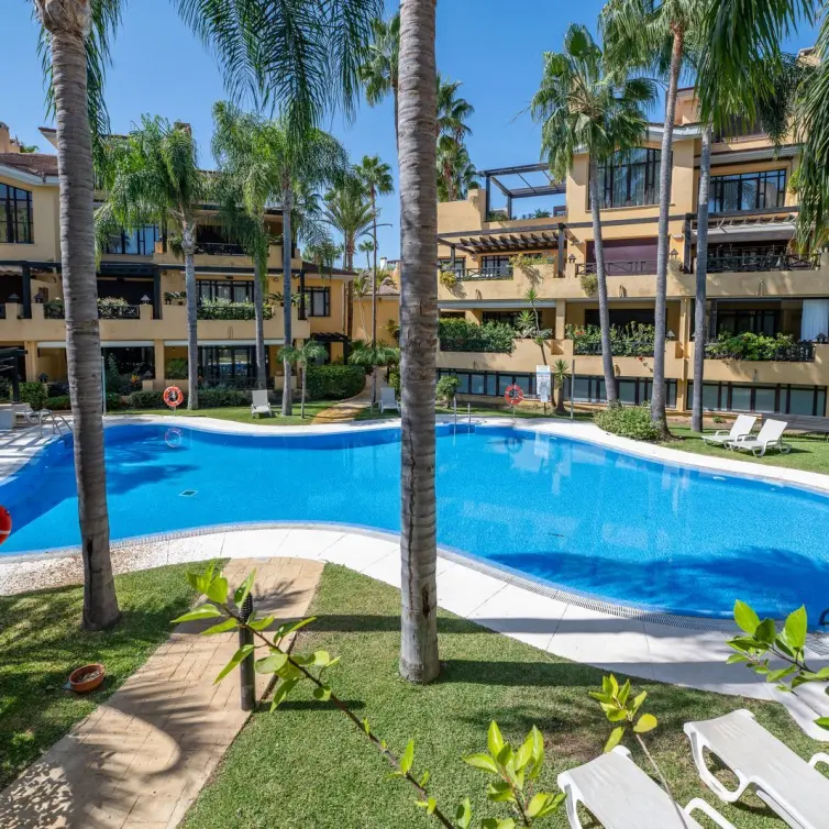 Sale of ground floor apartment in Puerto Banús