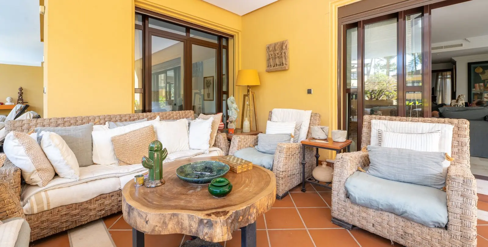 Venta de apartamento en planta baja en Puerto Banús 3