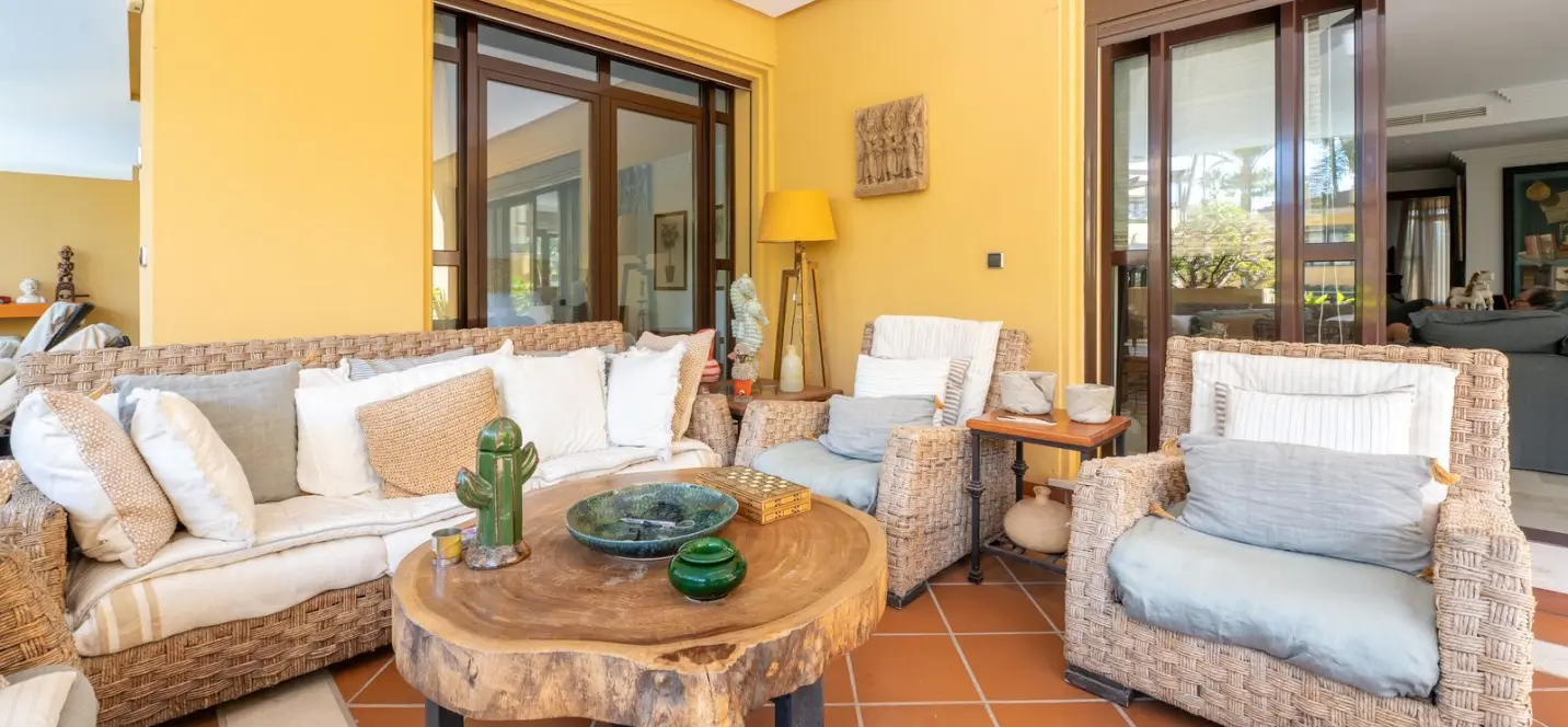 Sale of ground floor apartment in Puerto Banús 2