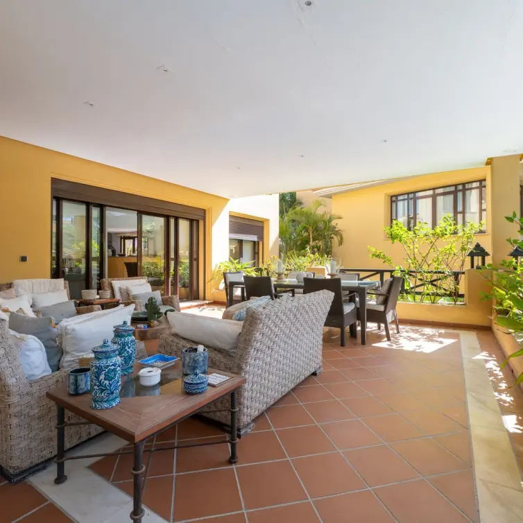 Sale of ground floor apartment in Puerto Banús