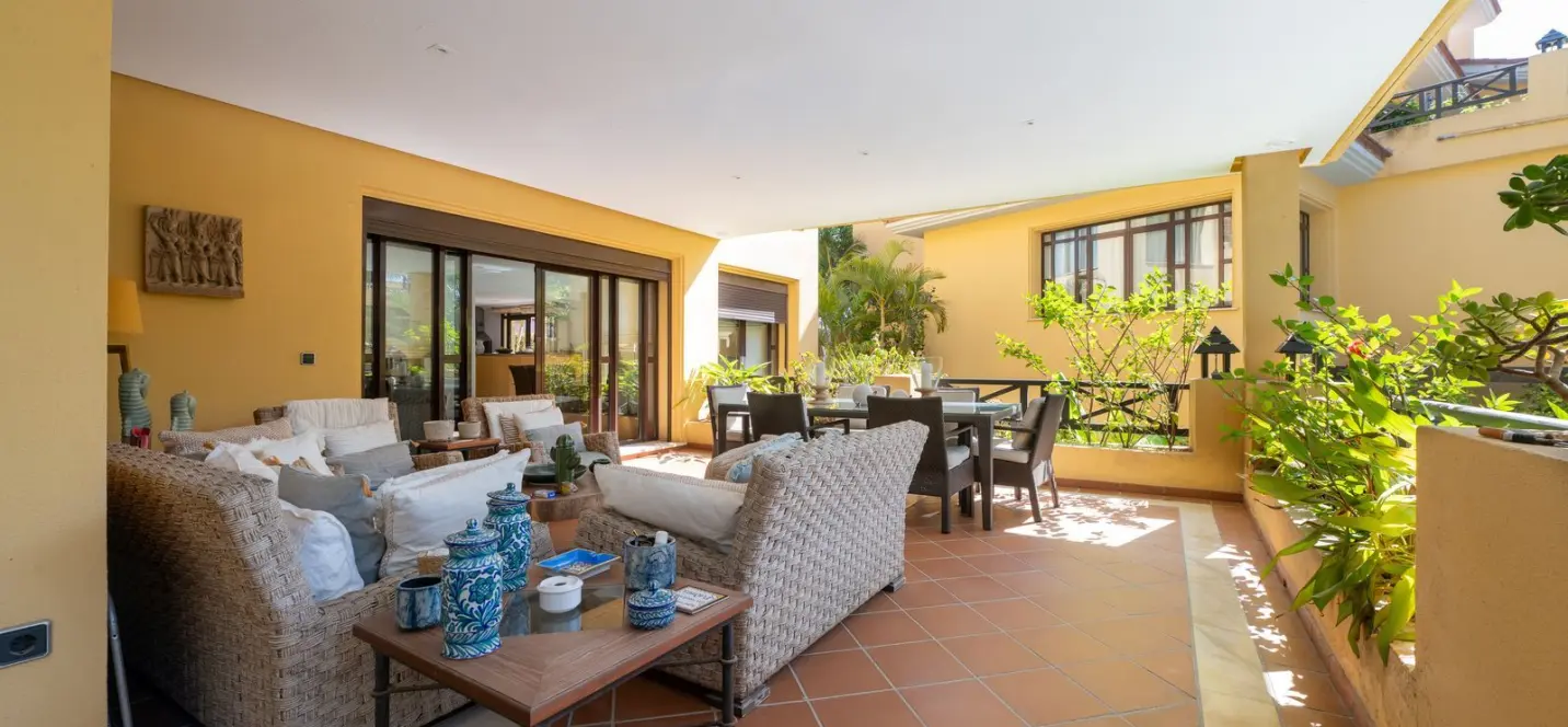 Sale of ground floor apartment in Puerto Banús 3