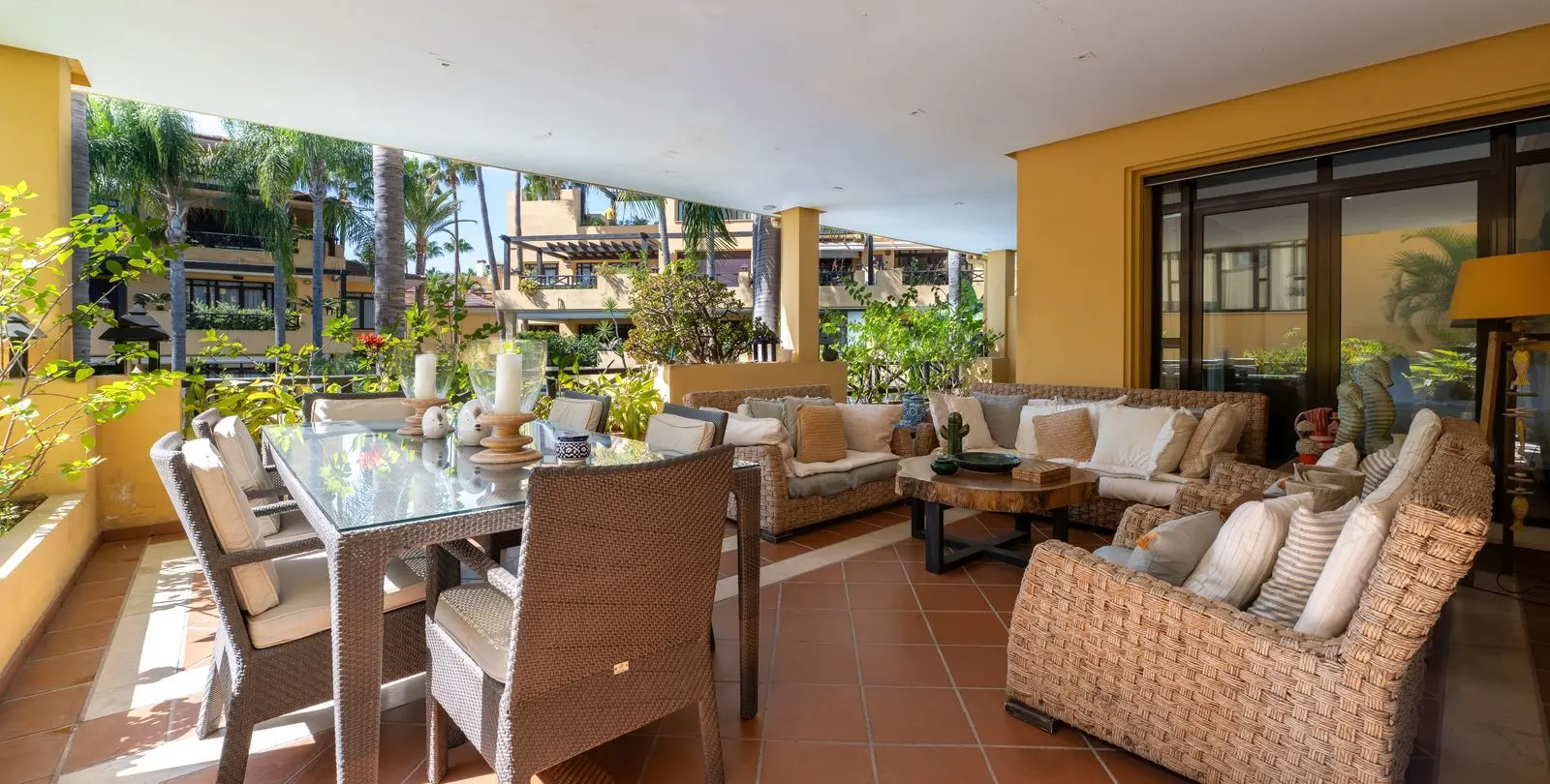 Venta de apartamento en planta baja en Puerto Banús 5