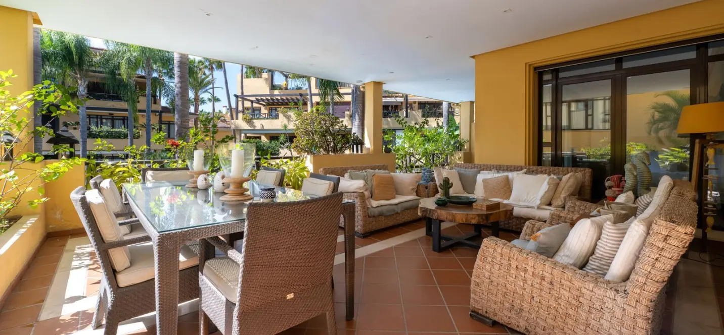 Sale of ground floor apartment in Puerto Banús 4