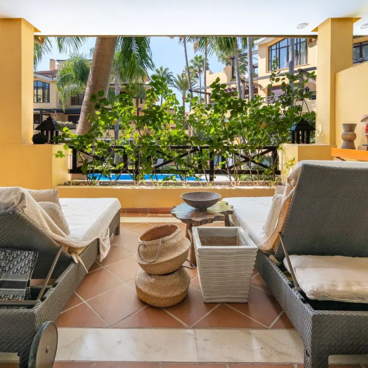 Sale of ground floor apartment in Puerto Banús