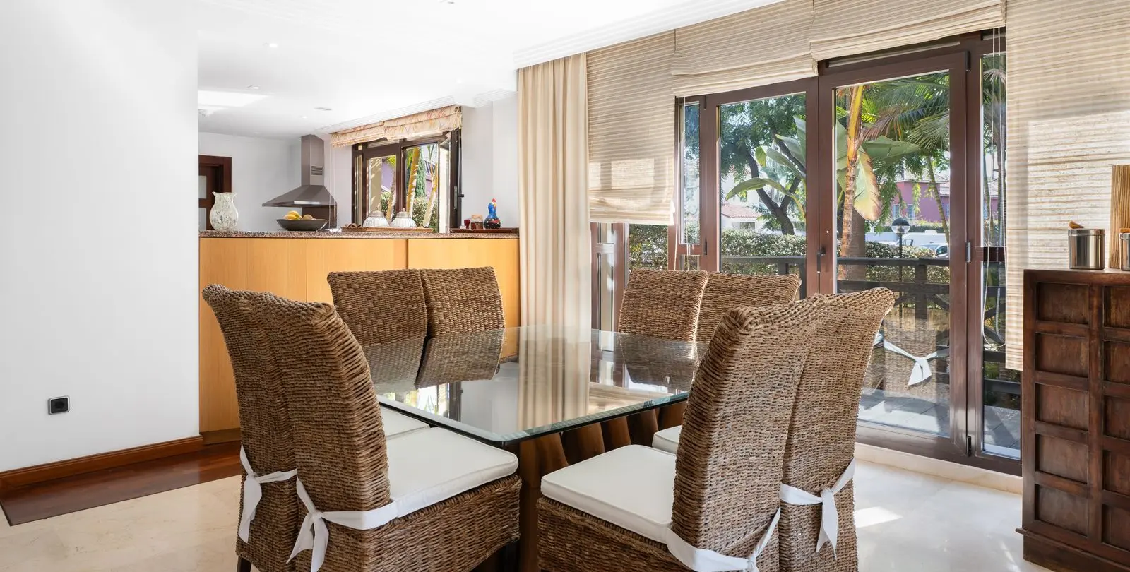 Venta de apartamento en planta baja en Puerto Banús 11