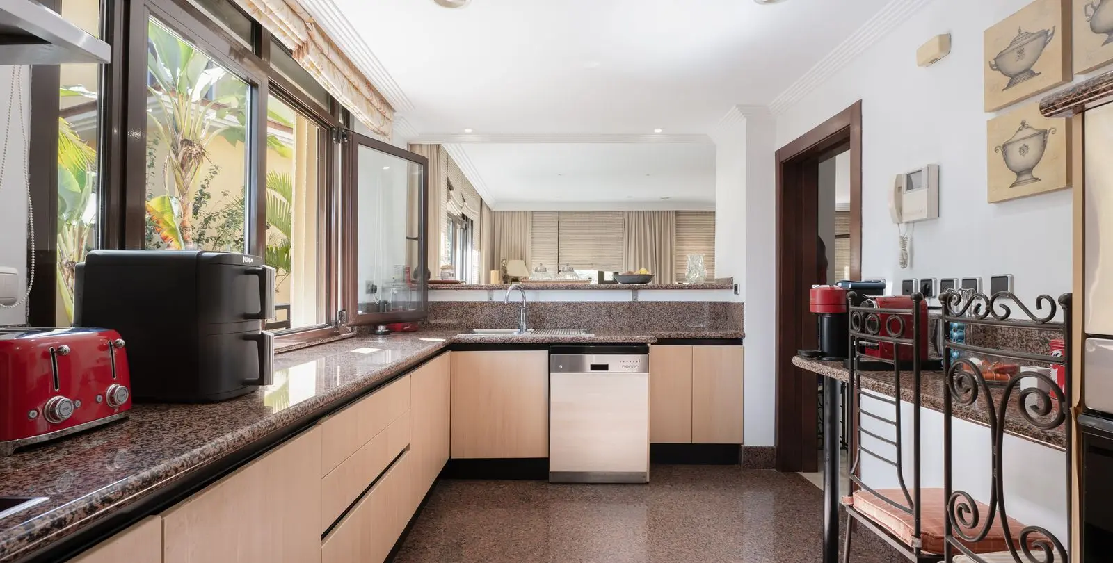 Venta de apartamento en planta baja en Puerto Banús 12