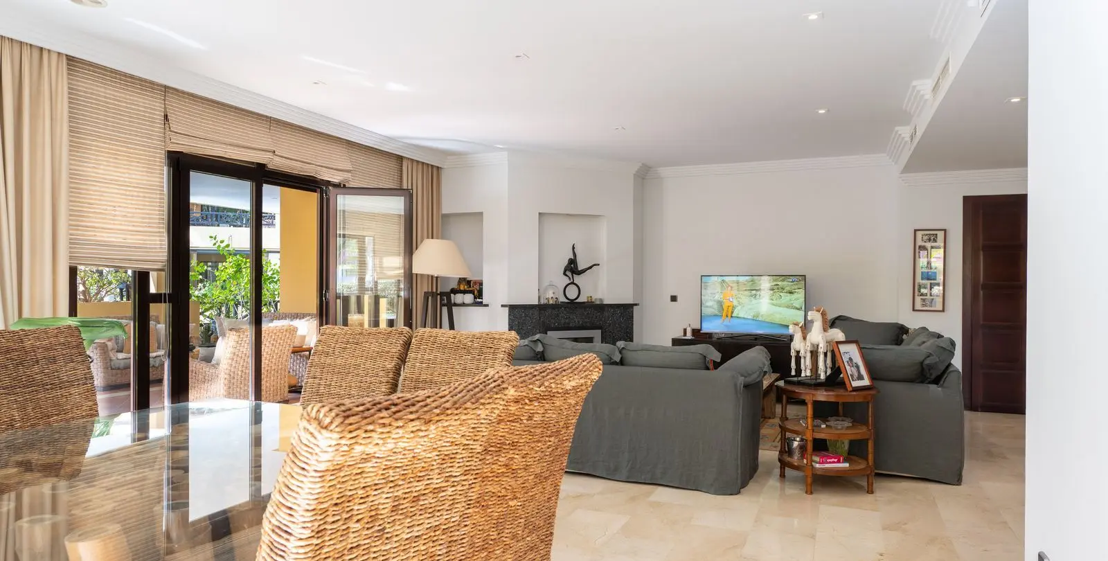Venta de apartamento en planta baja en Puerto Banús 14