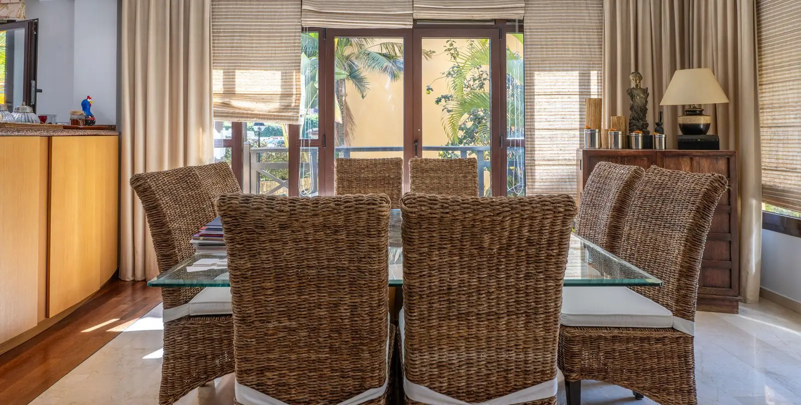 Venta de apartamento en planta baja en Puerto Banús 15