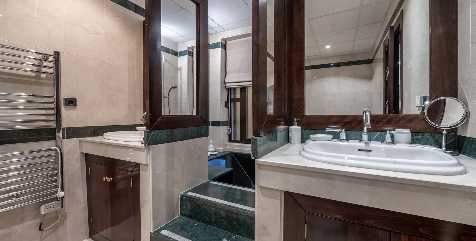 Venta de apartamento en planta baja en Puerto Banús 25