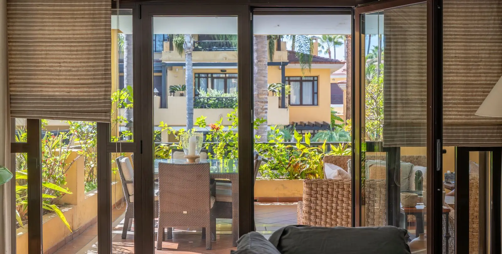Venta de apartamento en planta baja en Puerto Banús 30