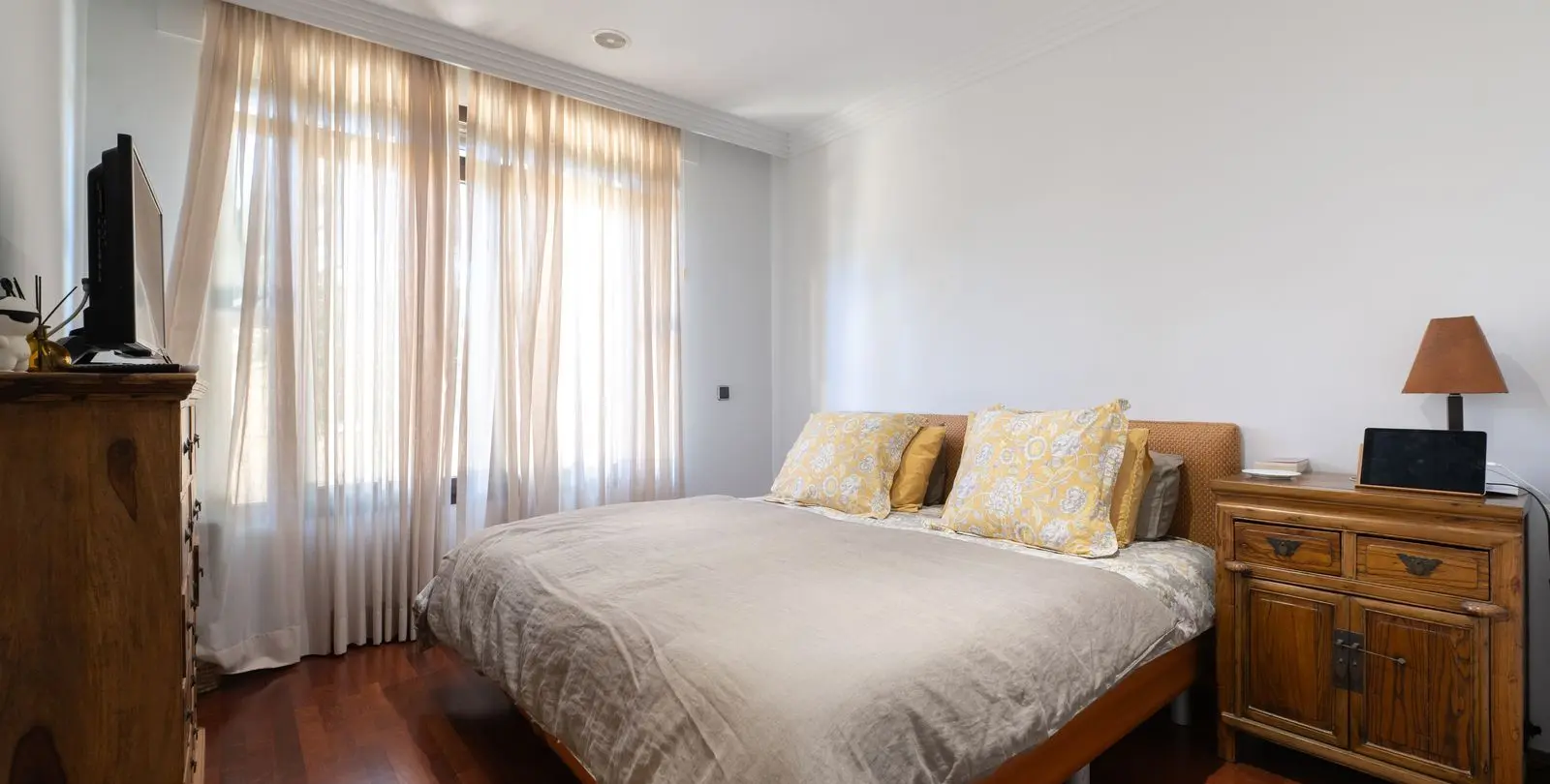 Venta de apartamento en planta baja en Puerto Banús 31