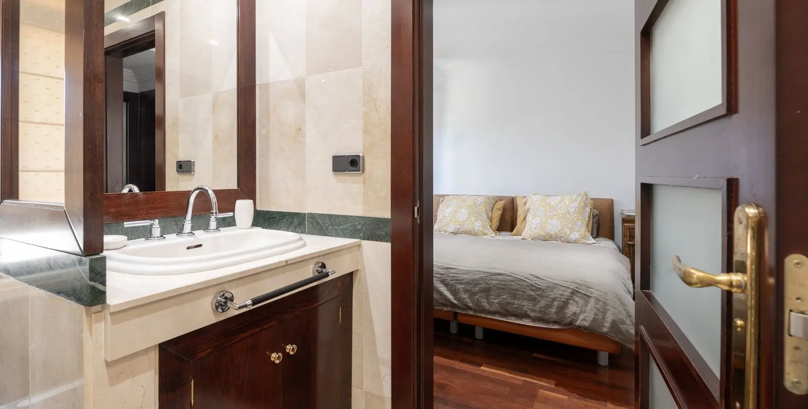 Venta de apartamento en planta baja en Puerto Banús 37