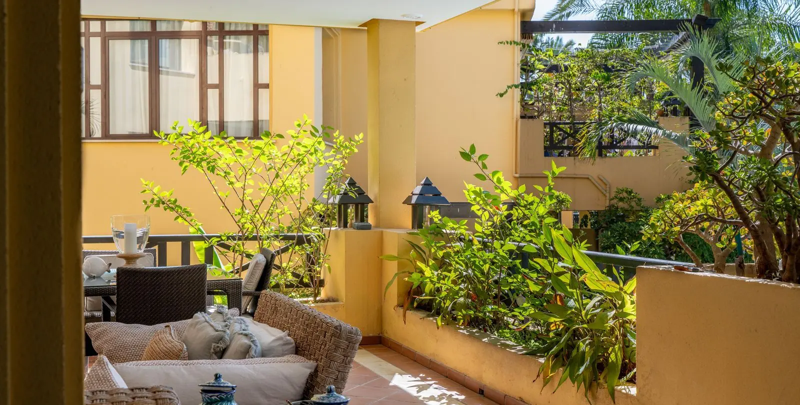 Venta de apartamento en planta baja en Puerto Banús 39