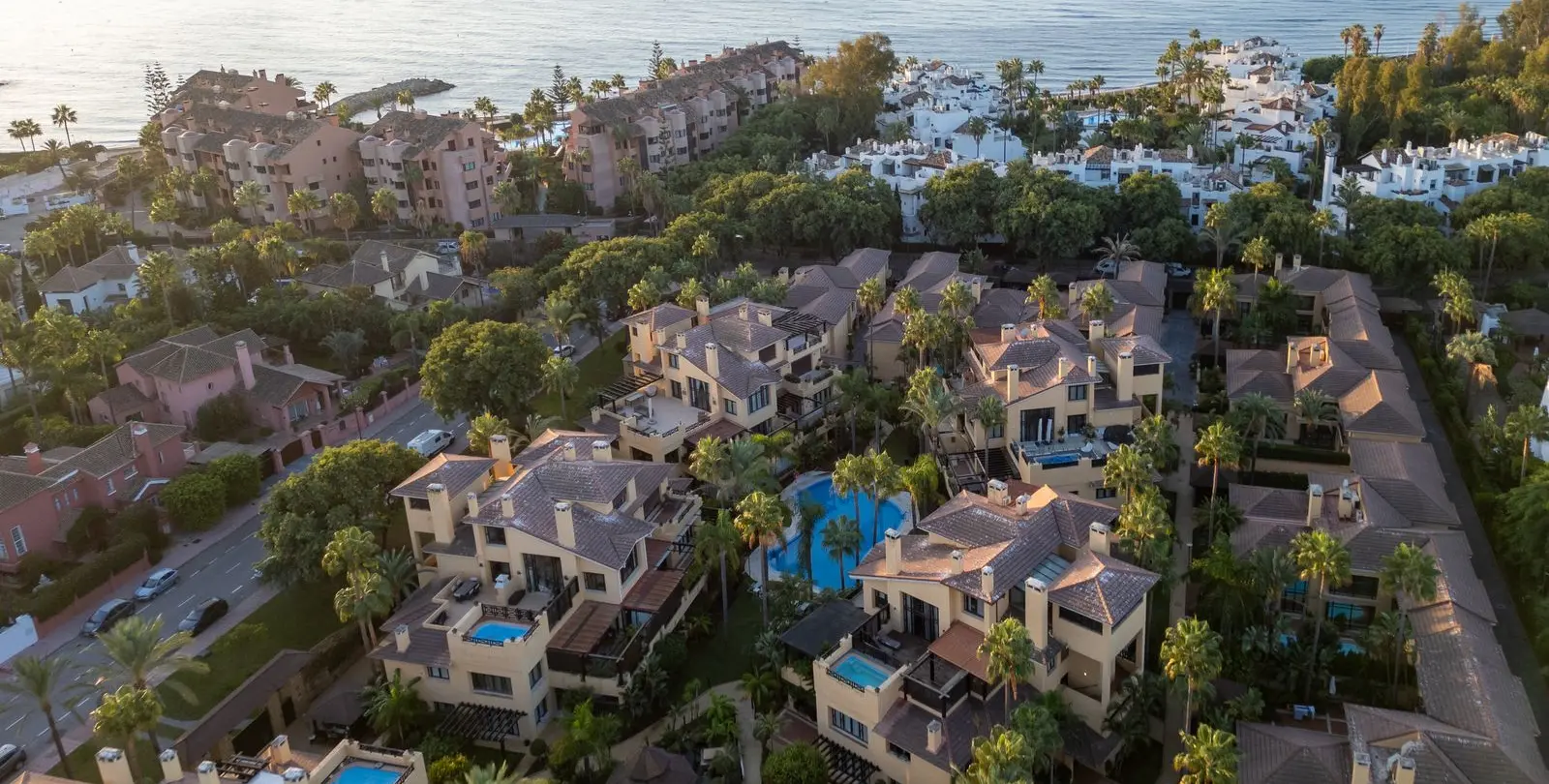 Venta de apartamento en planta baja en Puerto Banús 40