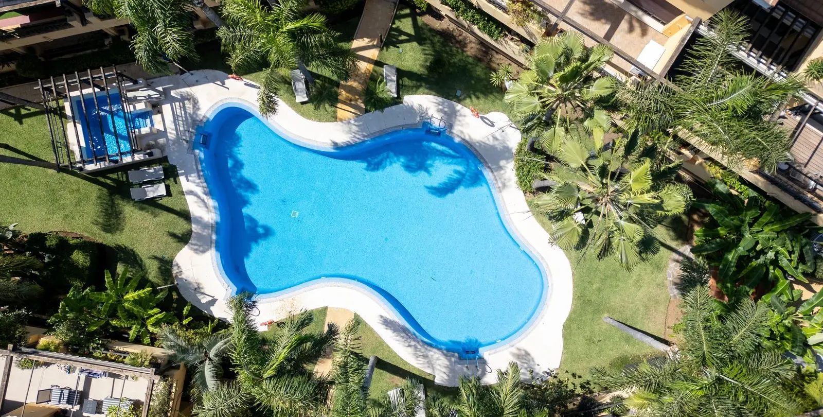 Venta de apartamento en planta baja en Puerto Banús 41