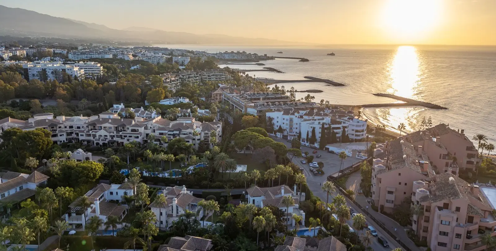 Venta de apartamento en planta baja en Puerto Banús 44