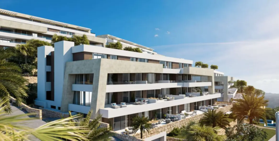 Продажа апартаментов на первом этаже в New Golden Mile 1