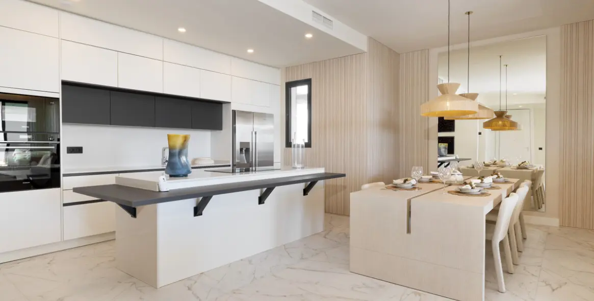 Продажа апартаментов на первом этаже в New Golden Mile 7