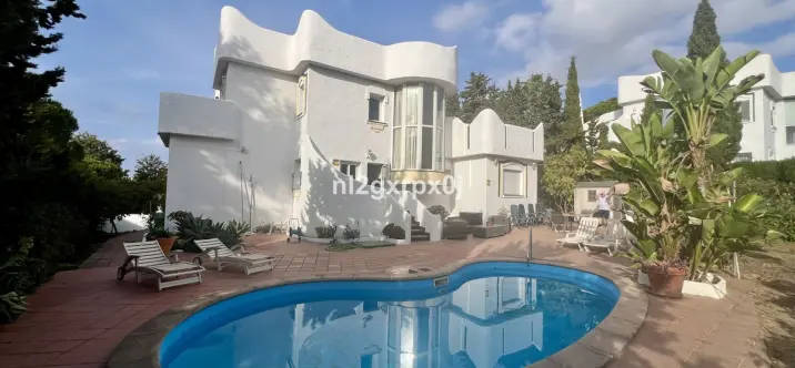 Venta de villa independiente en Reserva de Marbella 0