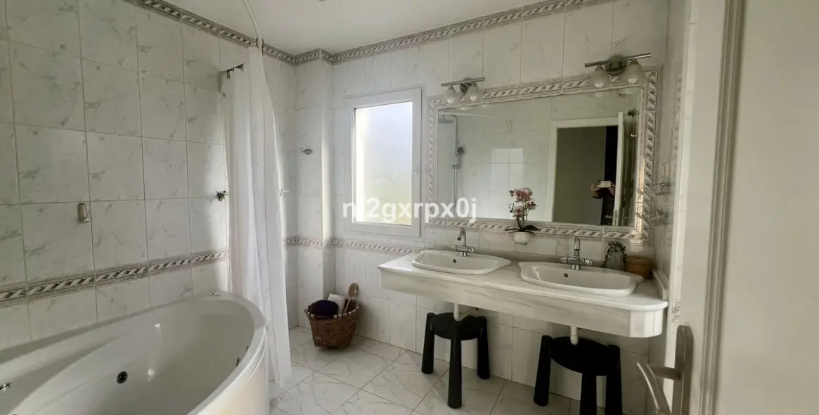 Продажа  отдельно стоящей виллы в Reserva de Marbella 23