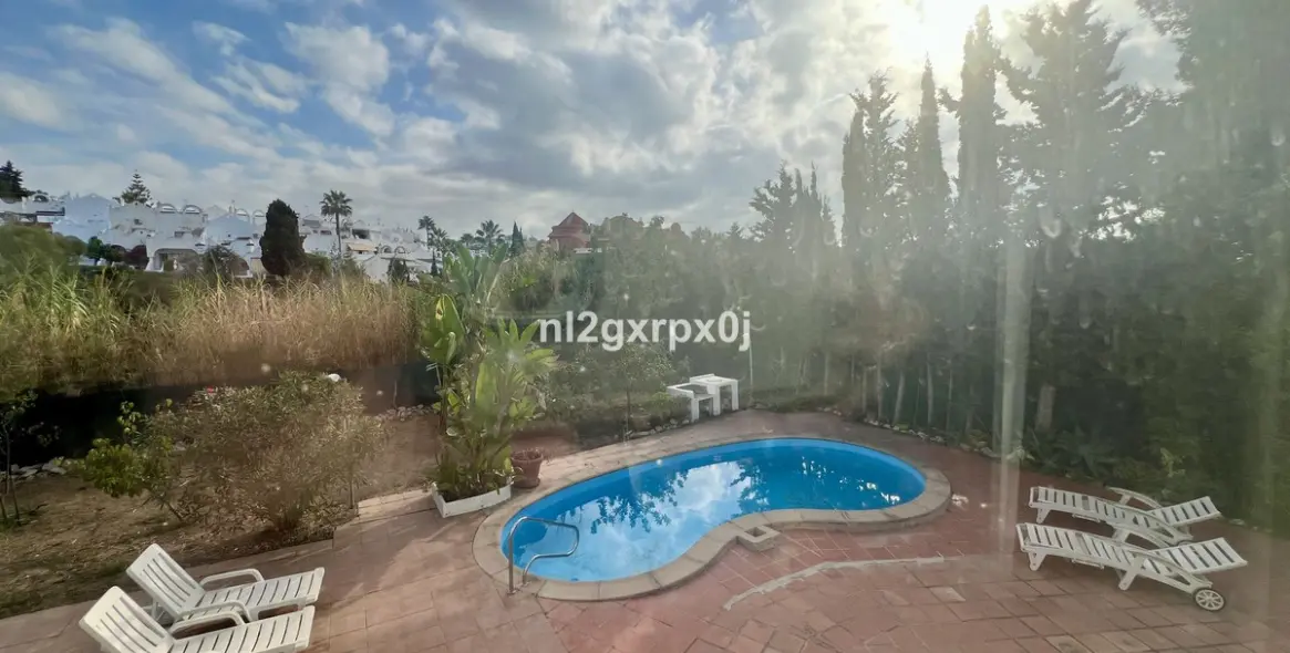 Продажа  отдельно стоящей виллы в Reserva de Marbella 24