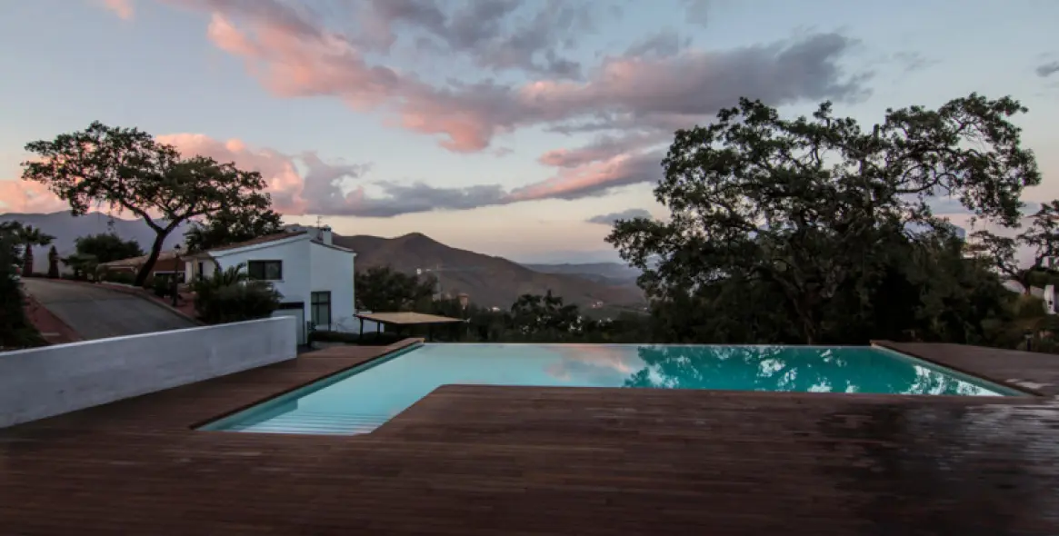 Sale of detached villa in La Mairena 5