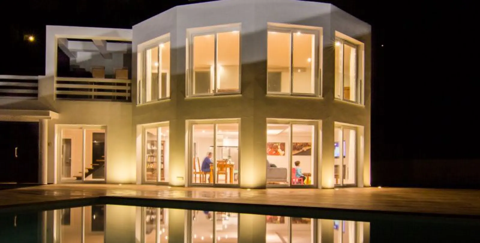 Sale of detached villa in La Mairena 3