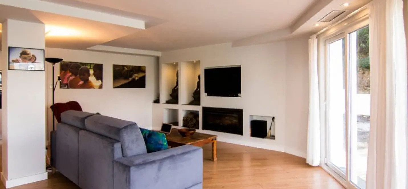 Sale of detached villa in La Mairena 3