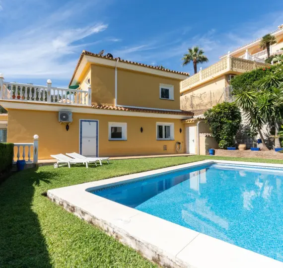 Sale of detached villa in Torrenueva