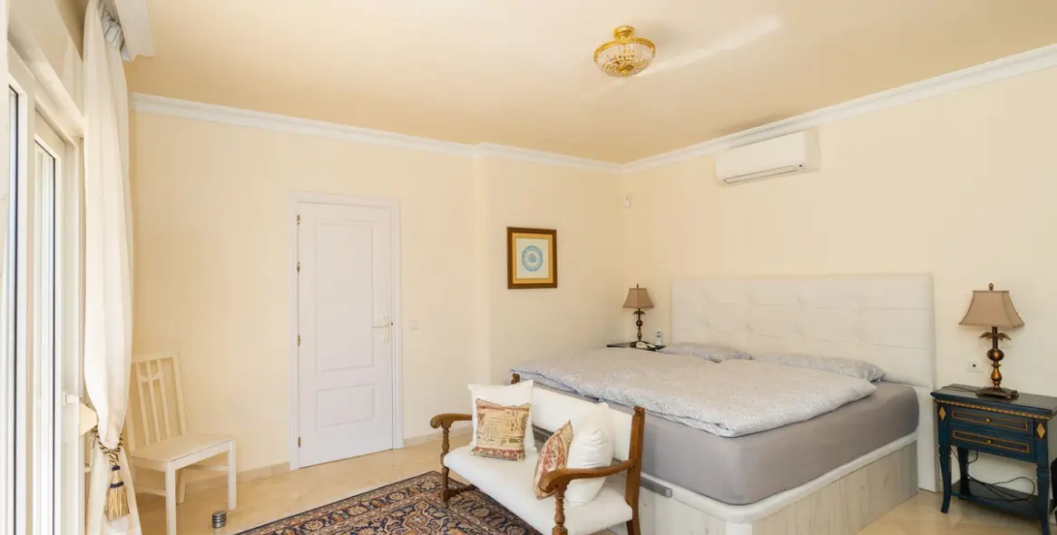 Sale of detached villa in Torrenueva 32