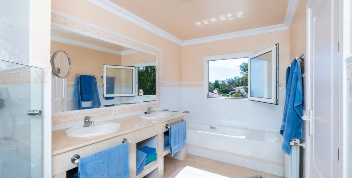 Sale of detached villa in Torrenueva 33
