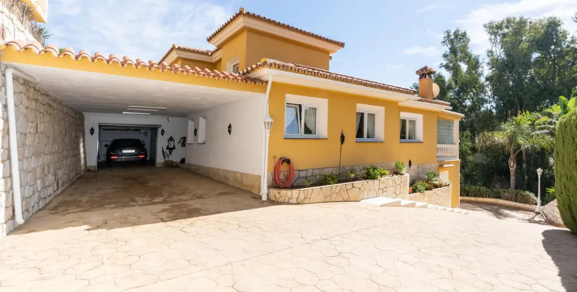 Sale of detached villa in Torrenueva 35