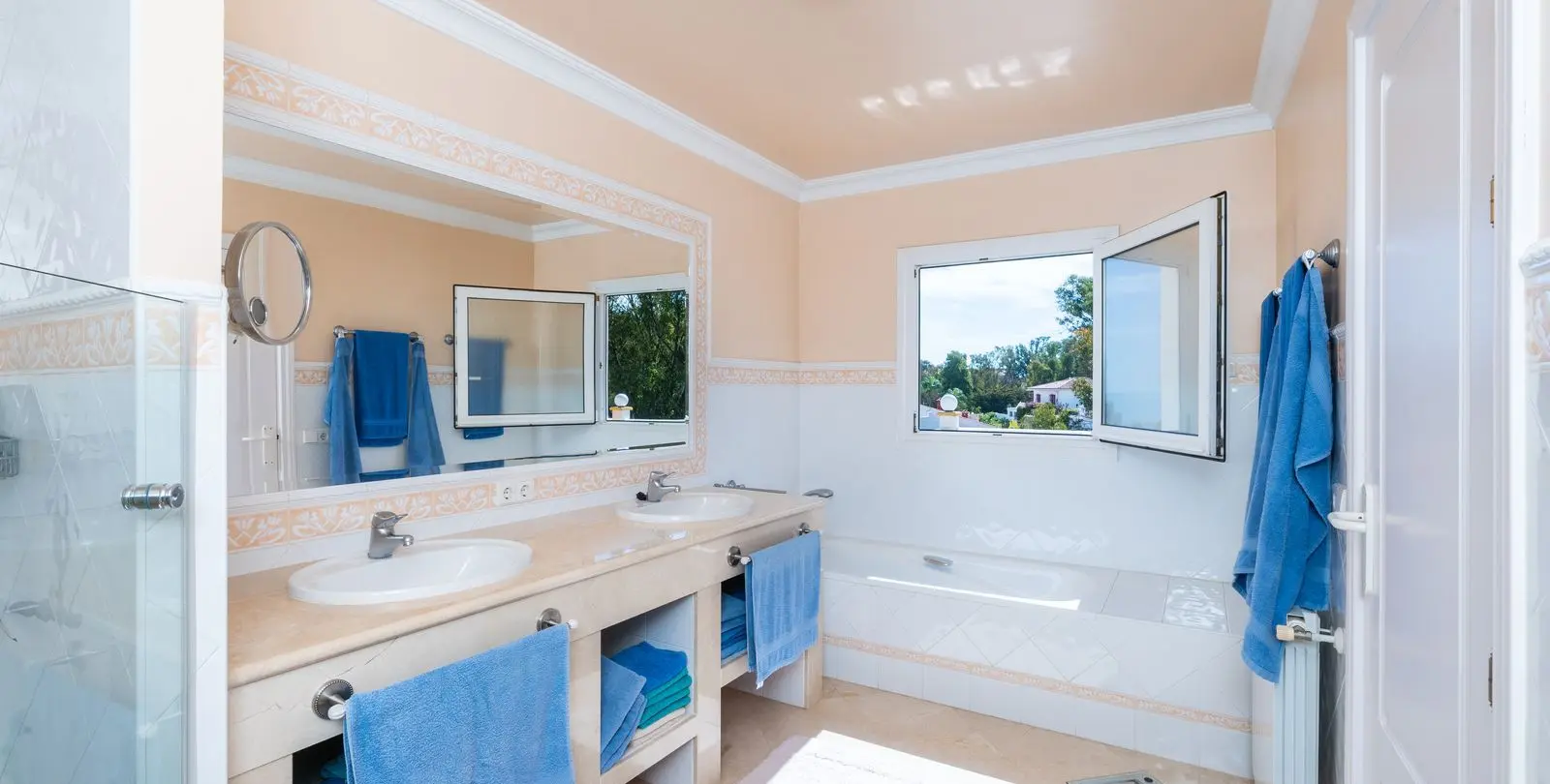 Sale of detached villa in Torrenueva 33