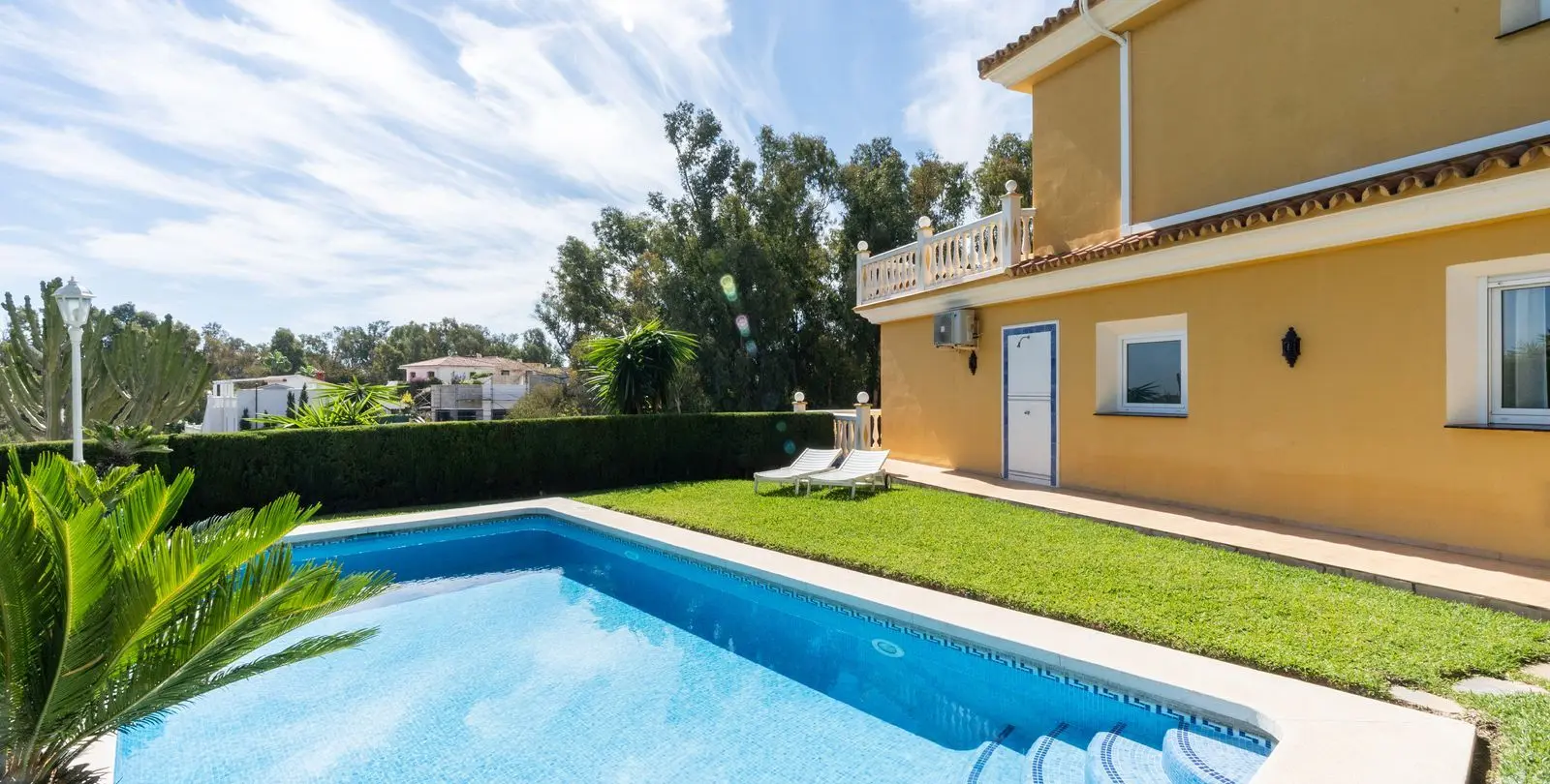 Sale of detached villa in Torrenueva 38