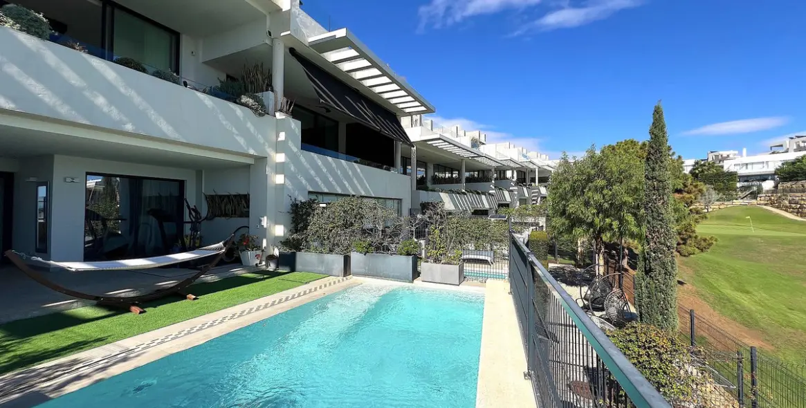 Sale of townhouse in Artola 21