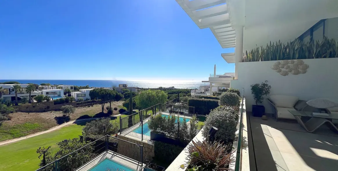 Sale of townhouse in Artola 4