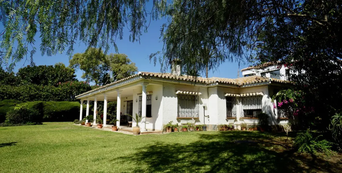 Продажа  отдельно стоящей виллы в Estepona (район El Paraiso) 2