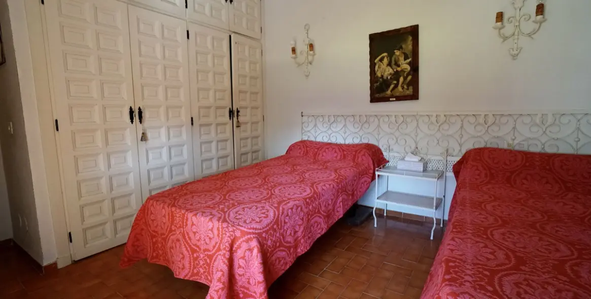 Продажа  отдельно стоящей виллы в Estepona (район El Paraiso) 13