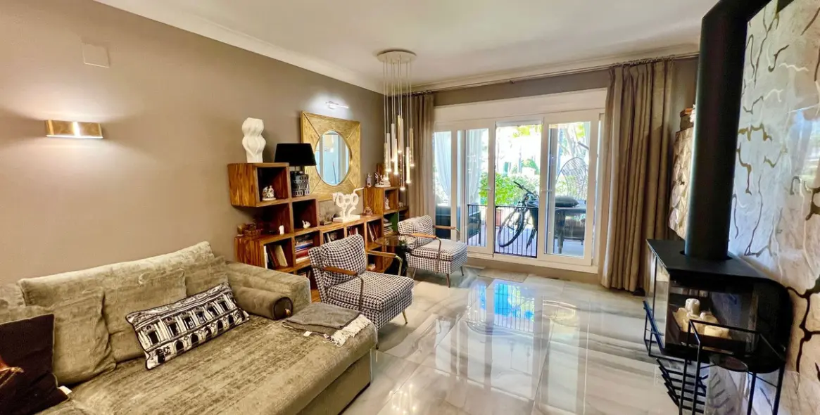 Sale of ground floor apartment in San Pedro de Alcántara 2