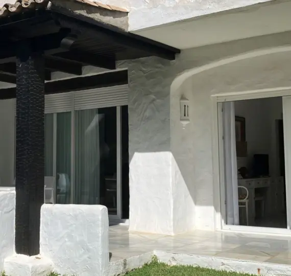 Venta de apartamento en planta baja en Puerto Banús