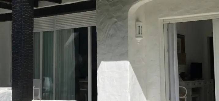 Venta de apartamento en planta baja en Puerto Banús 1