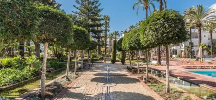 Venta de apartamento en planta baja en Puerto Banús 4