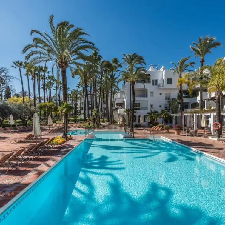 Sale of ground floor apartment in Puerto Banús