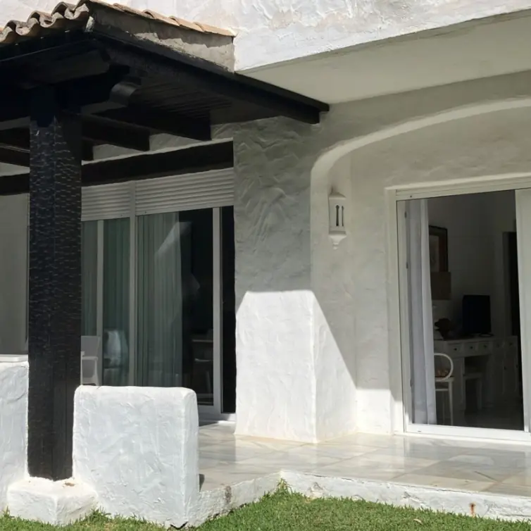 Sale of ground floor apartment in Puerto Banús