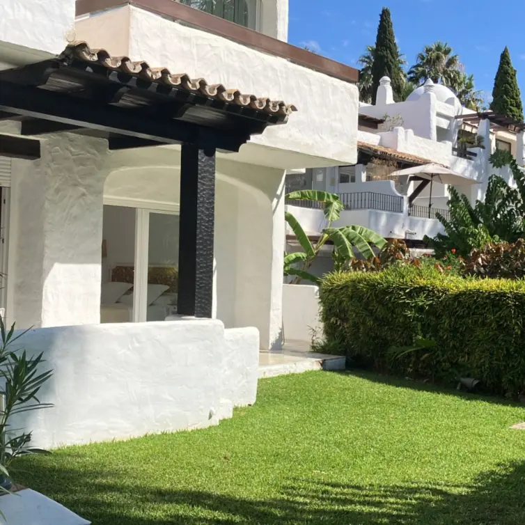 Sale of ground floor apartment in Puerto Banús